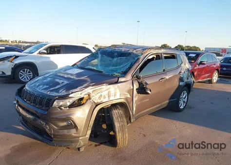 2024 Jeep Compass Latitude 4X4 из США, поврежденный, VIN 3C4NJDBN0RT132596